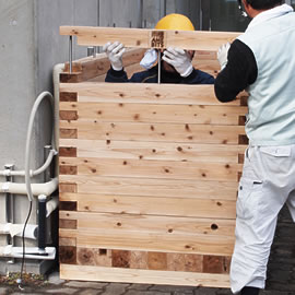 角材を積み上げて作る木製雨水タンク、雨びつ